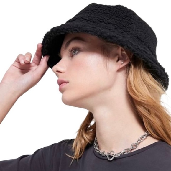 Uo Sherpa Bucket Hat 